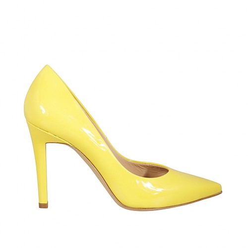 ﻿Woman's pointy pump in yellow patent leather heel 9